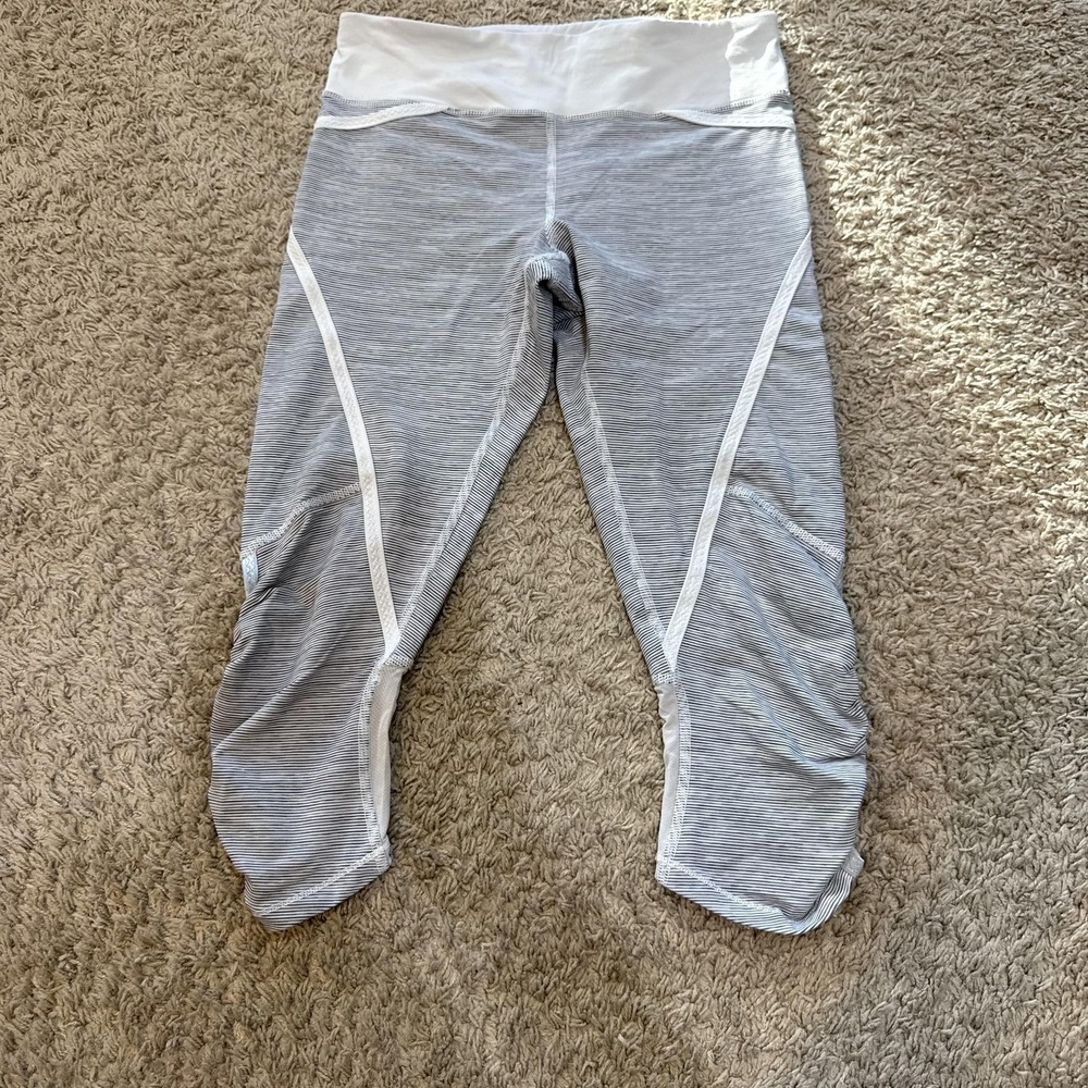 Lululemon Capri Leggings Womens 4 Gray Striped Ruched Hem Mesh Yoga Athletic